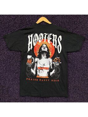 Hooters Praise Happy Hour T-shirt size medium